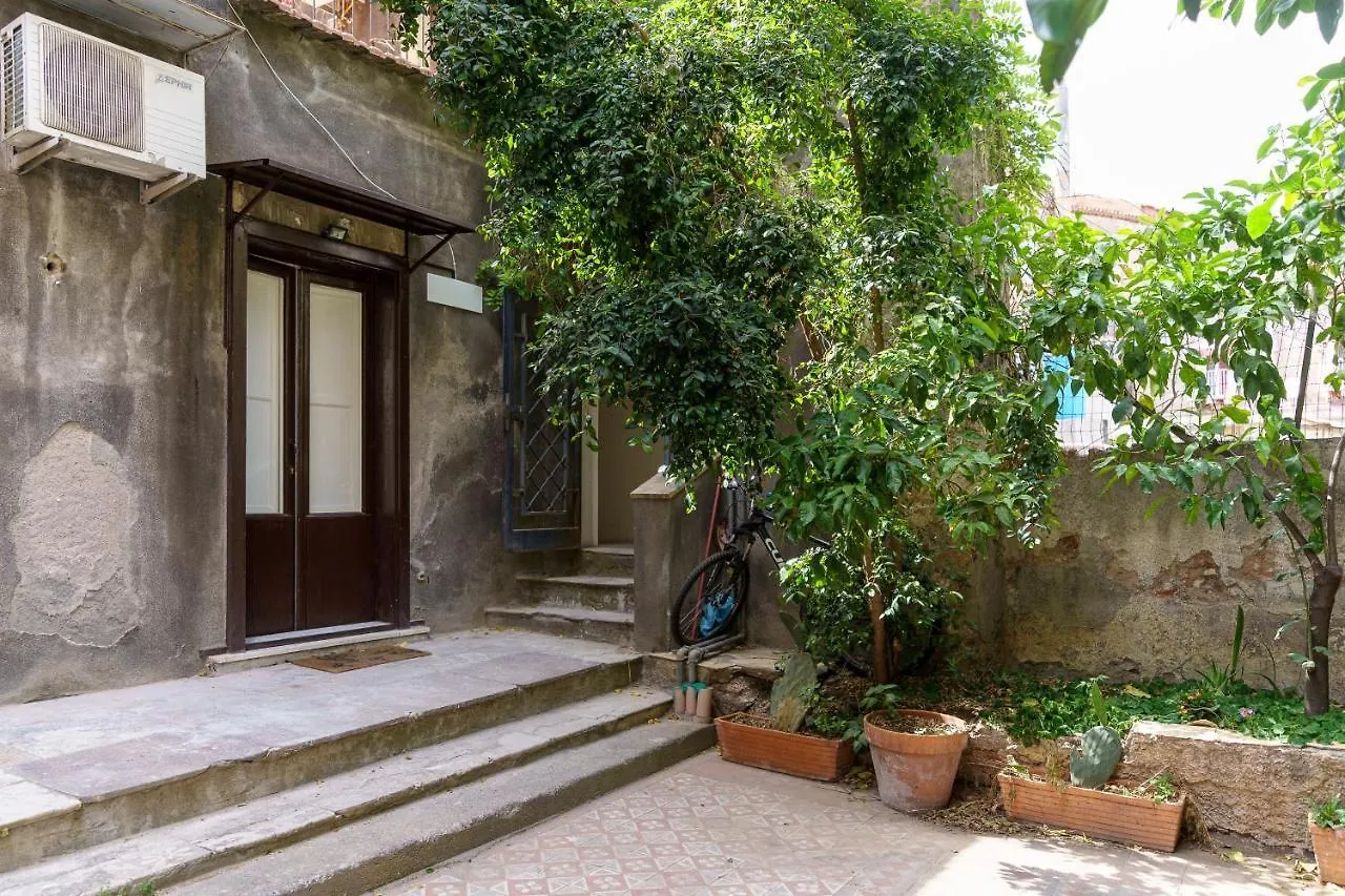 Appartamento Cortile Montesano Catania 0*,  Italy