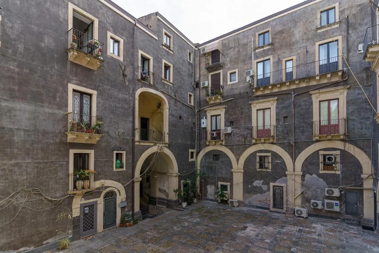 Apartment Appartamento Cortile Montesano Catania Italy